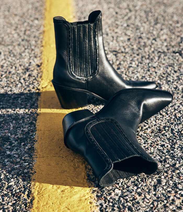 Nadie short black leather cowboy boots PhotoZ | 1-2-3