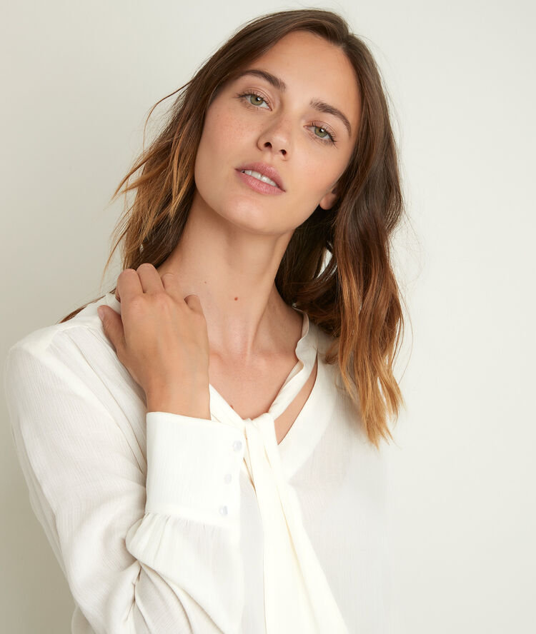 Josie pussybow blouse ecru.