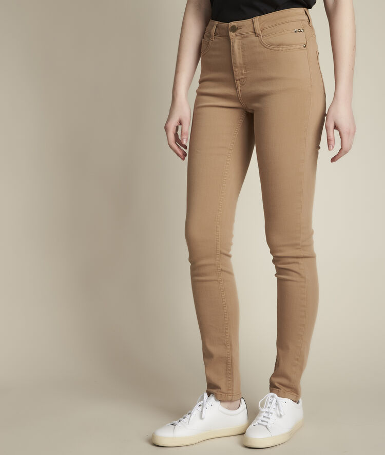 Suzy, the iconic havana slim jeans havana brown.