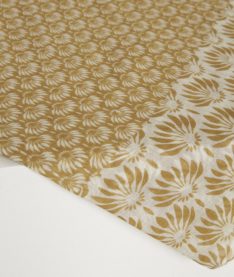 Carolina printed scarf chalk.