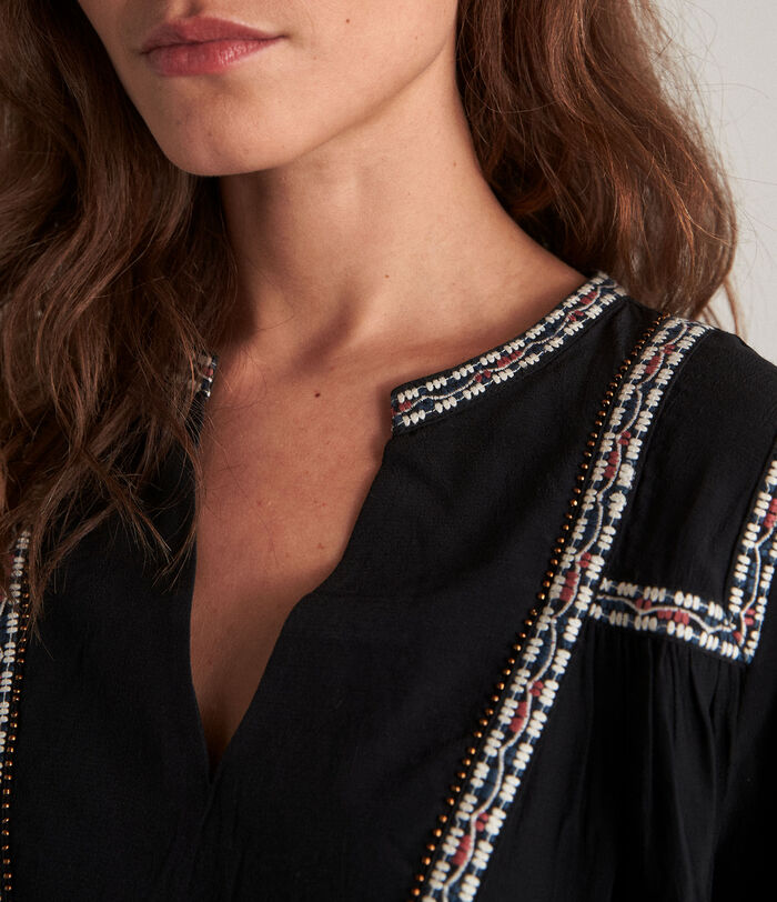 Tiffen embroidered black blouse PhotoZ | 1-2-3