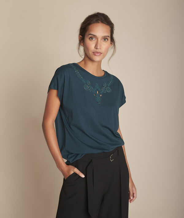 Chypre dark green T-shirt with embroidered openwork details at the neckline | 1-2-3 Chypre dark green T-shirt with embroidered openwork details at the neckline PhotoZ | 1-2-3