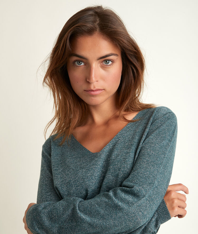 Ryo sparkly, lightweight pullover.