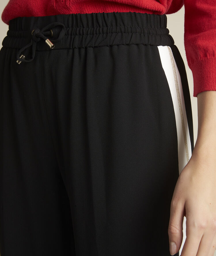 Eder black joggers black.