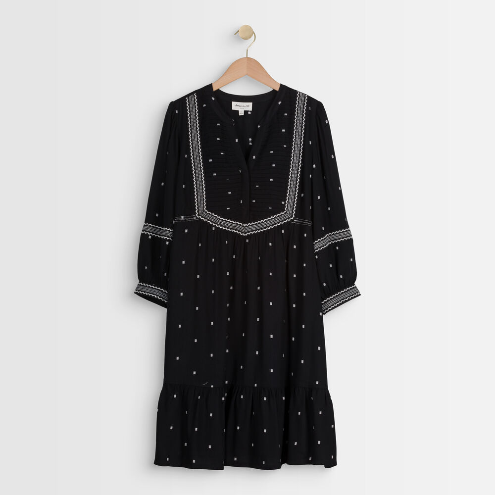 Larie embroidered black dress noir.