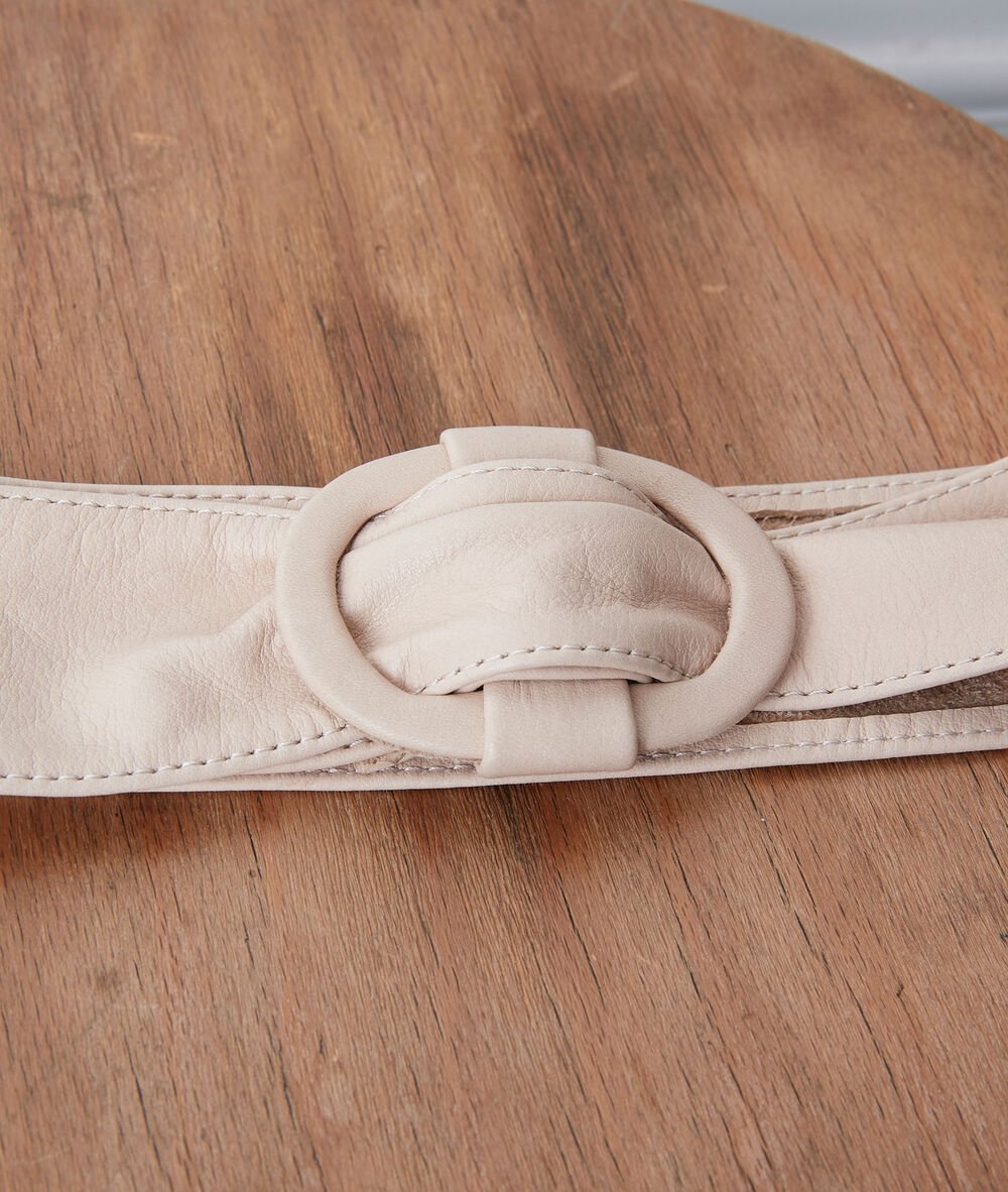 Elya wide cream leather belt creme.