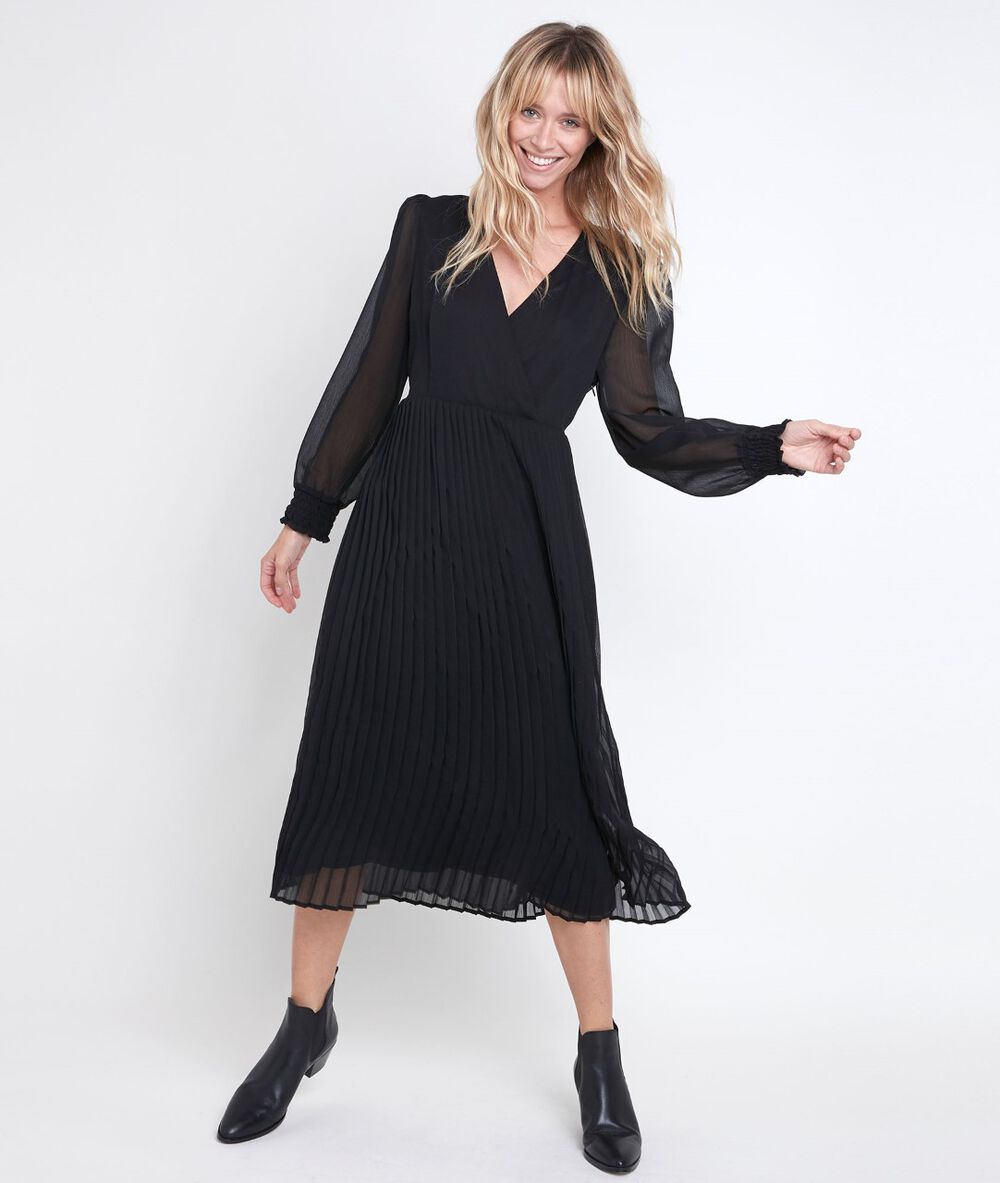 Caresse pleated wrap dress noir.