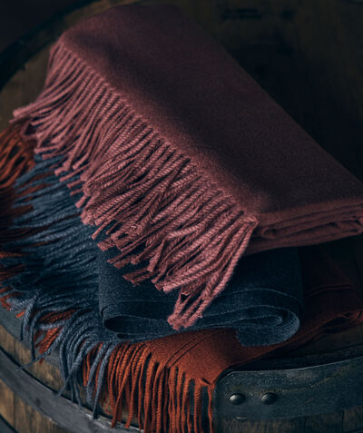 Runi fine and soft rosewood scarf PhotoZ | 1-2-3