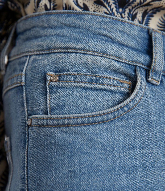Sarah stonewashed flared jeans with raw hems PhotoZ | 1-2-3