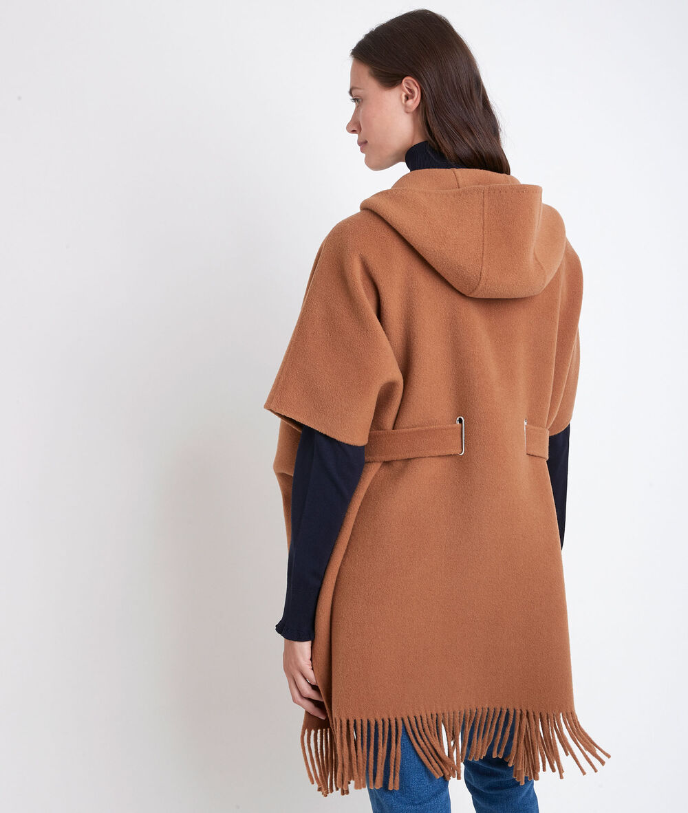 Oyune wool cape with fringe camel clair.