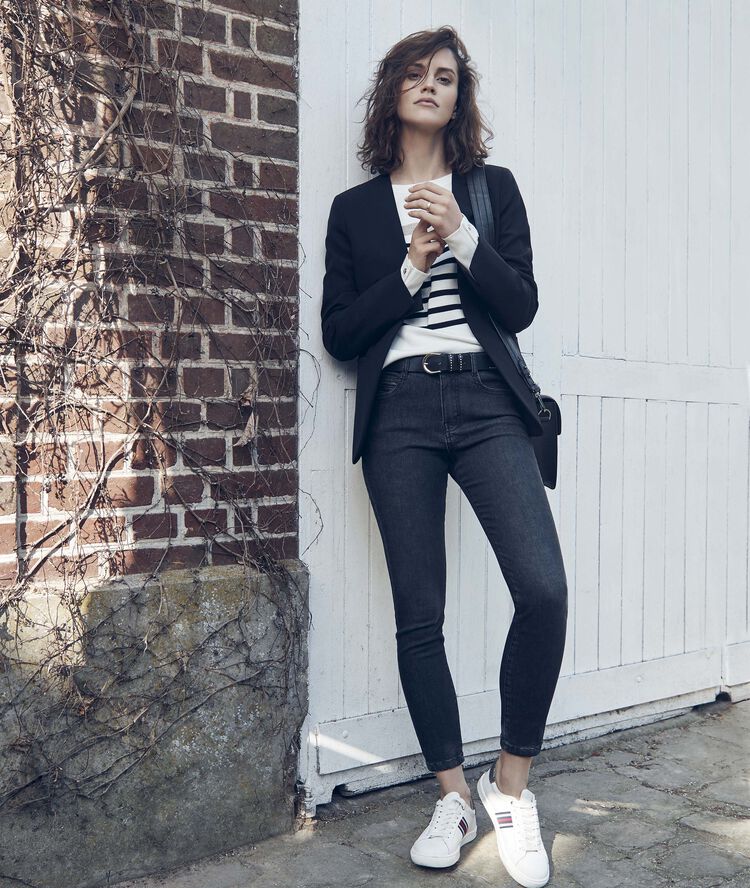 The iconic sultan black stylised slim-fit black.