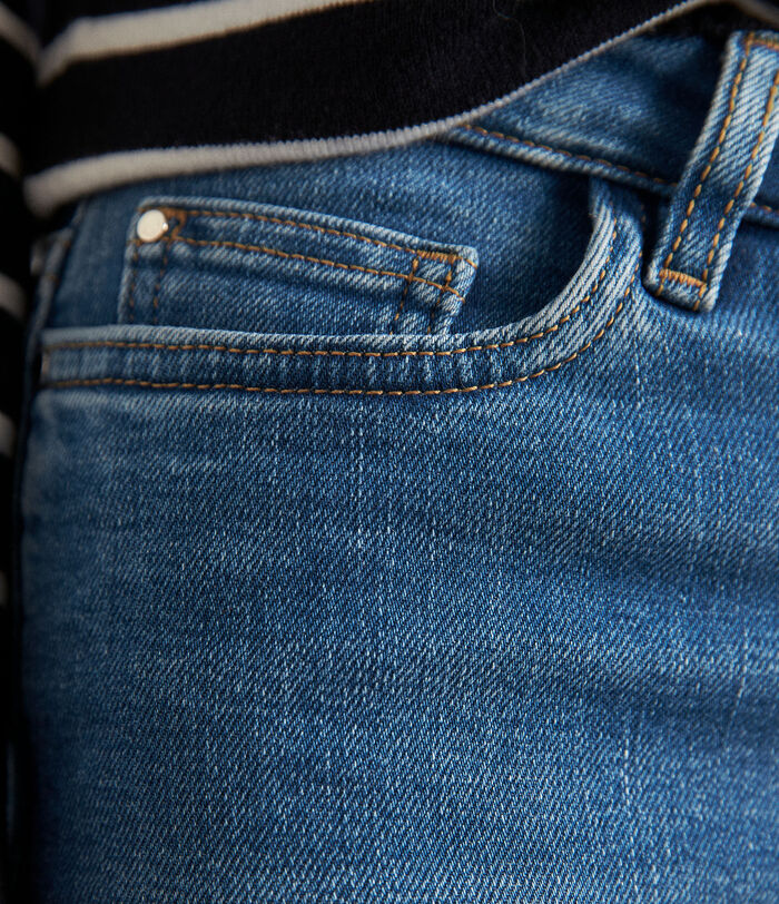 PAMELA flared used-look stonewashed organic cotton jeans   PhotoZ | 1-2-3