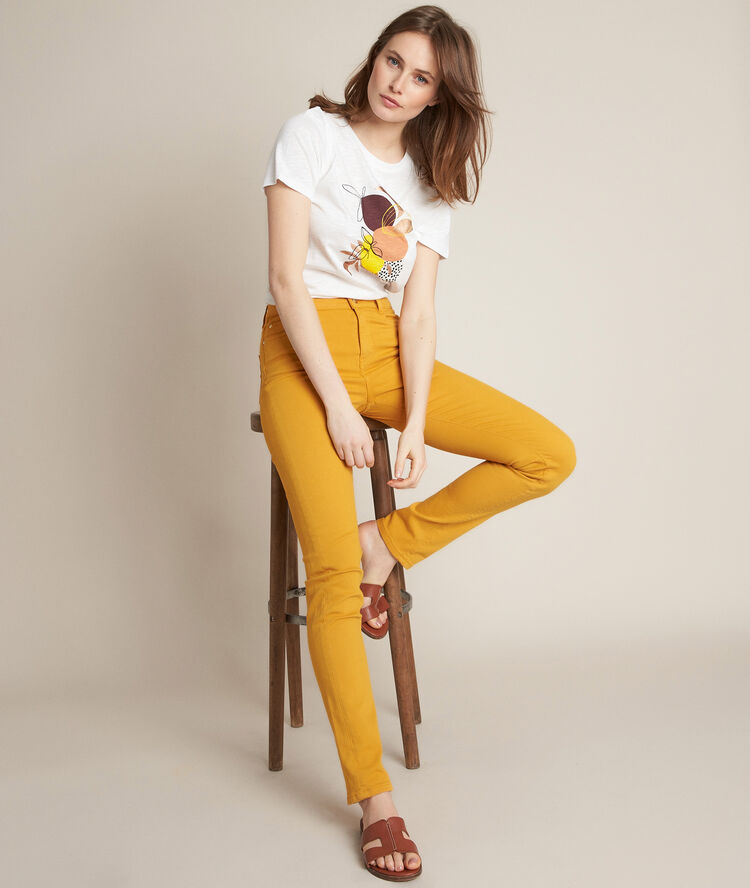 Suzy, the iconic slim-fit ochre jeans  chalk.