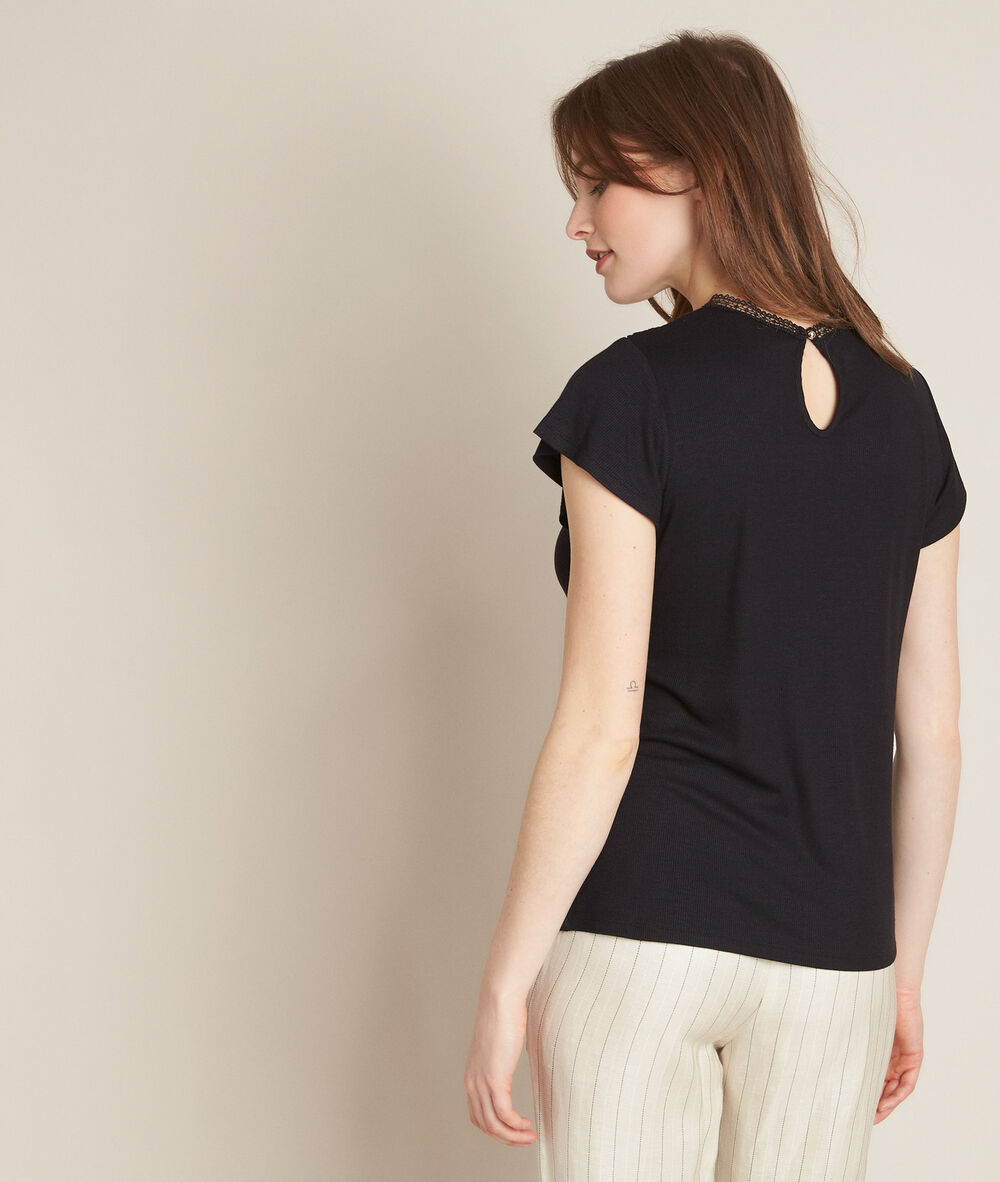 Romance lace t-shirt black.