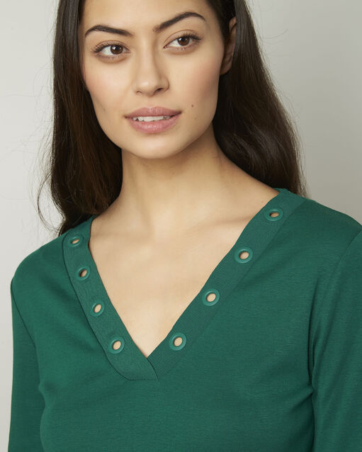 Basic green t-shirt with v-neck eyelet neckline emerald.