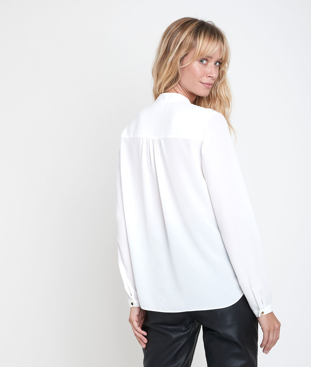 Jada ecru v-neck blouse ecru.