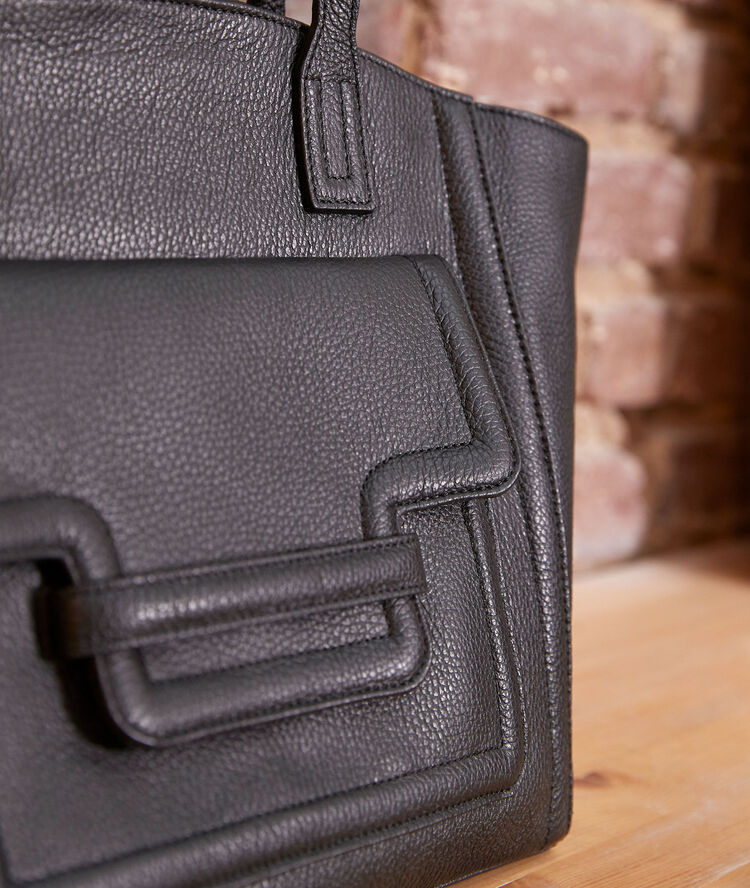 The num&eacute;ro 3 black  iconic bag black.