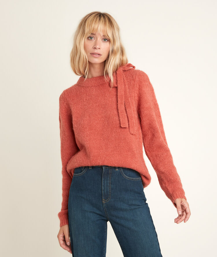 Rodger pullover with decorative collar goyave.