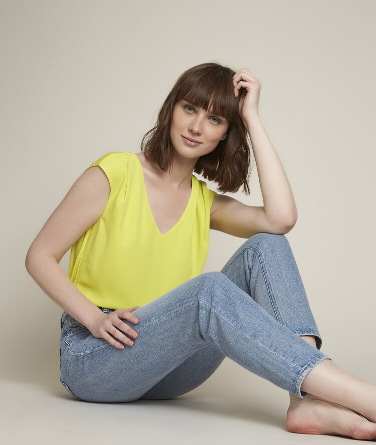 Neptune lemon two-fabric top lemon.