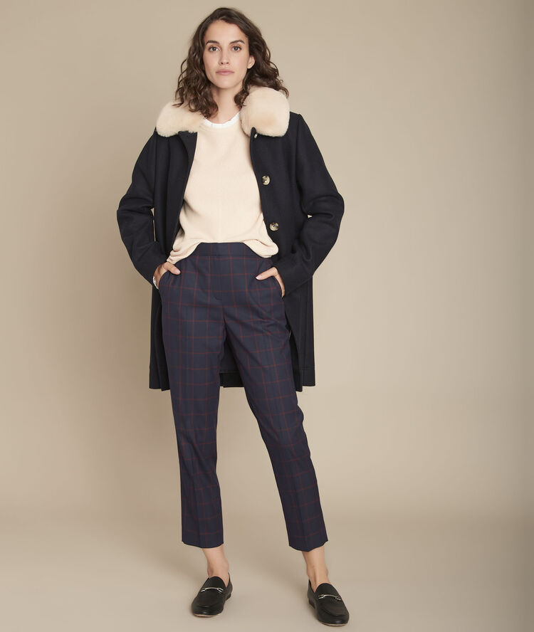 Fully beige pullover with ruffle details beige.