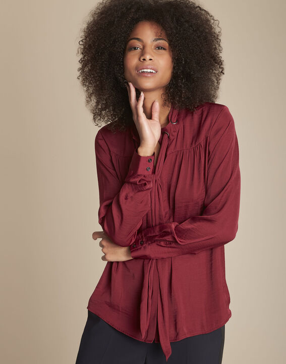 Chemisier rouge encolure œillets et foulard Maud | 1-2-3 Chemisier rouge encolure œillets et foulard Maud PhotoZ | 1-2-3