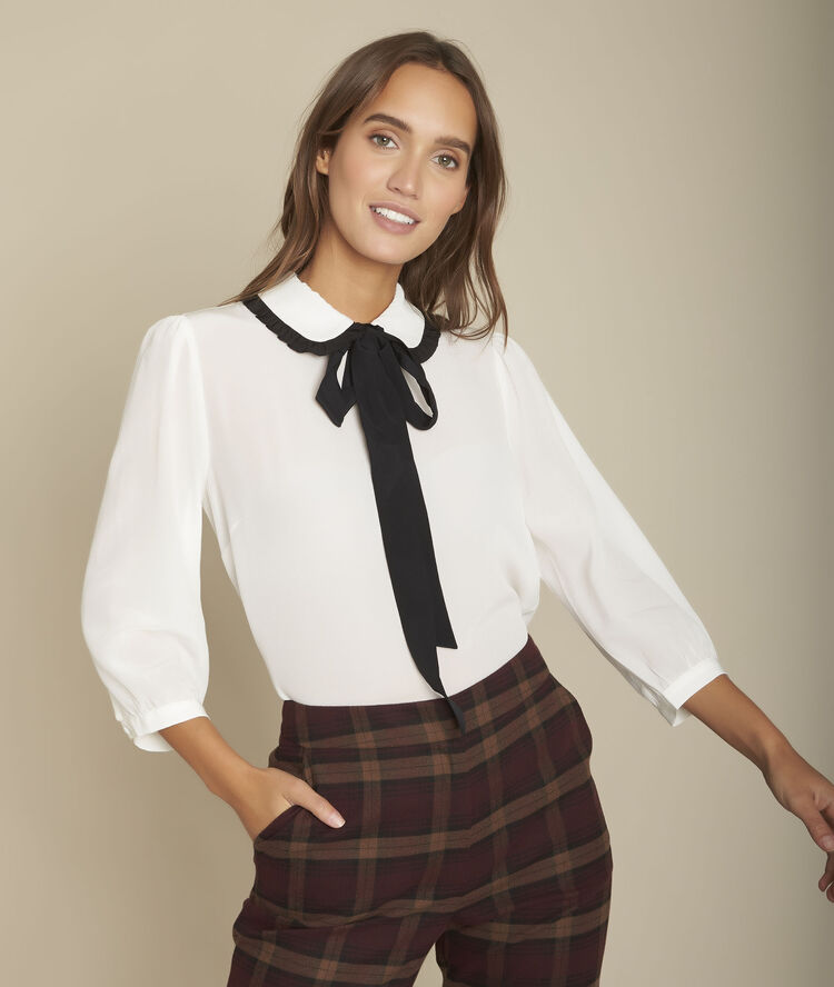 Madeleine silk blouse with decorative collar ecru.