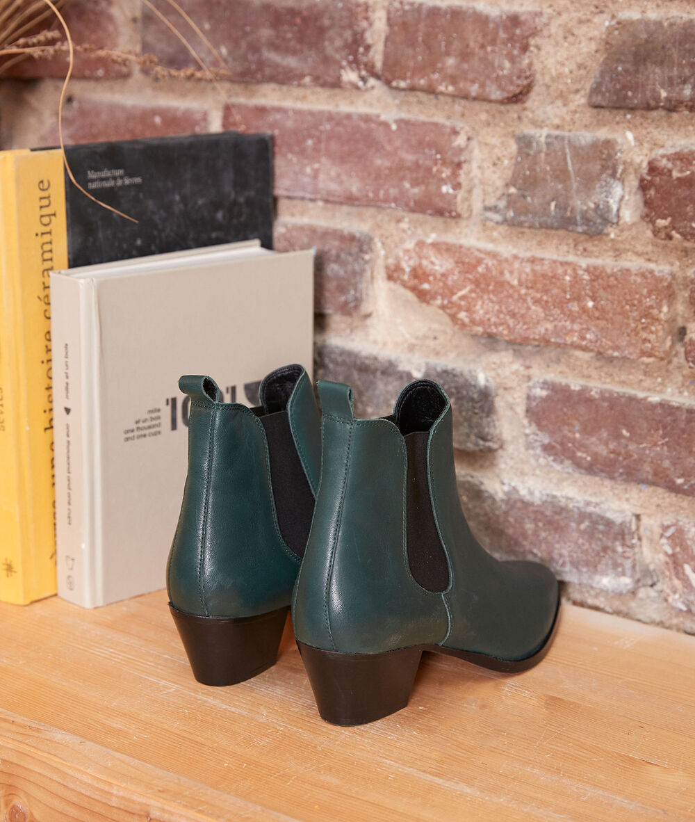 Vera emerald leather ankle boots emeraude.