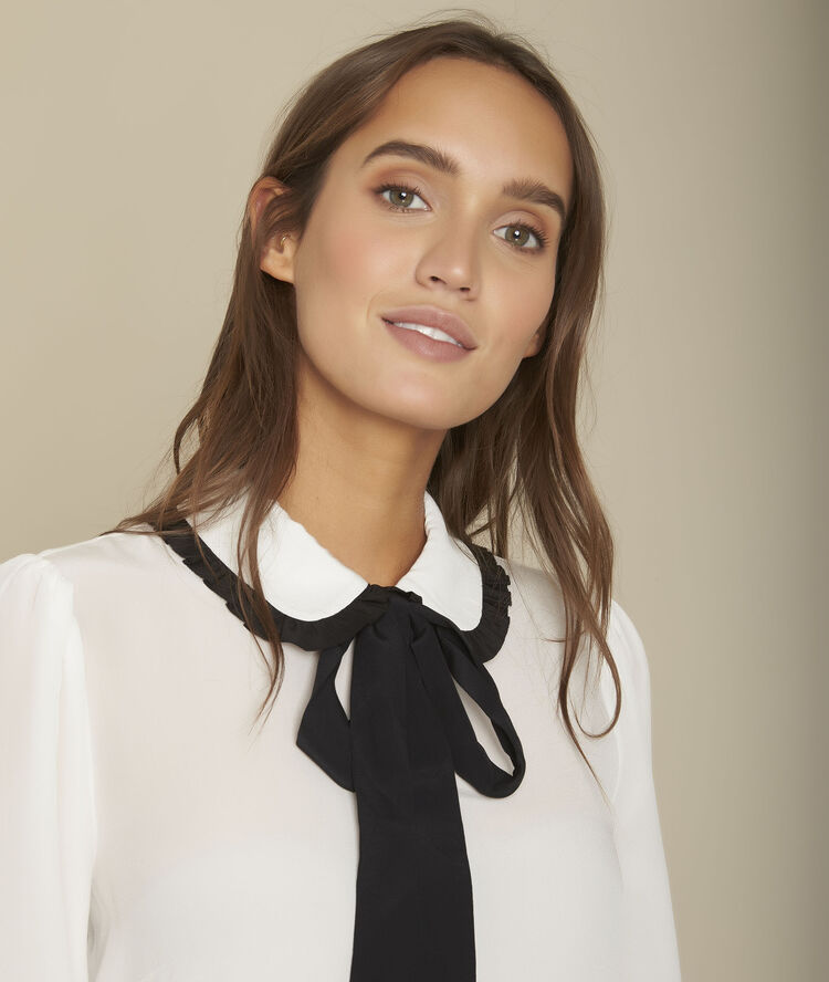 Madeleine silk blouse with decorative collar ecru.