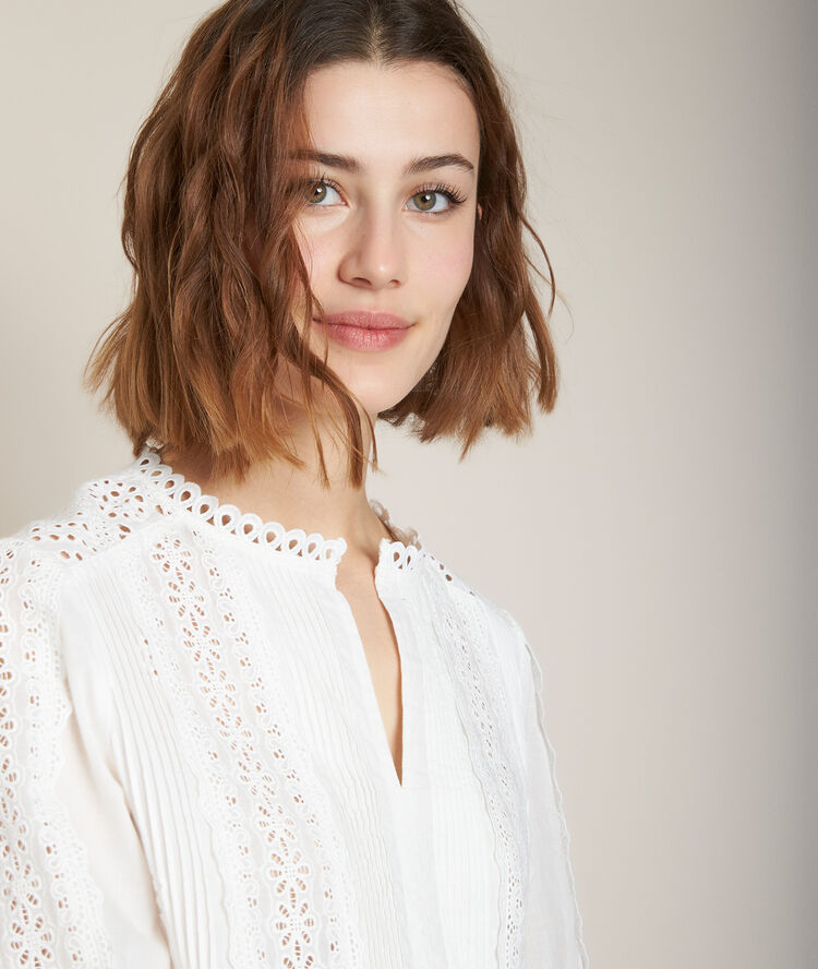 Elinda lace blouse ecru.
