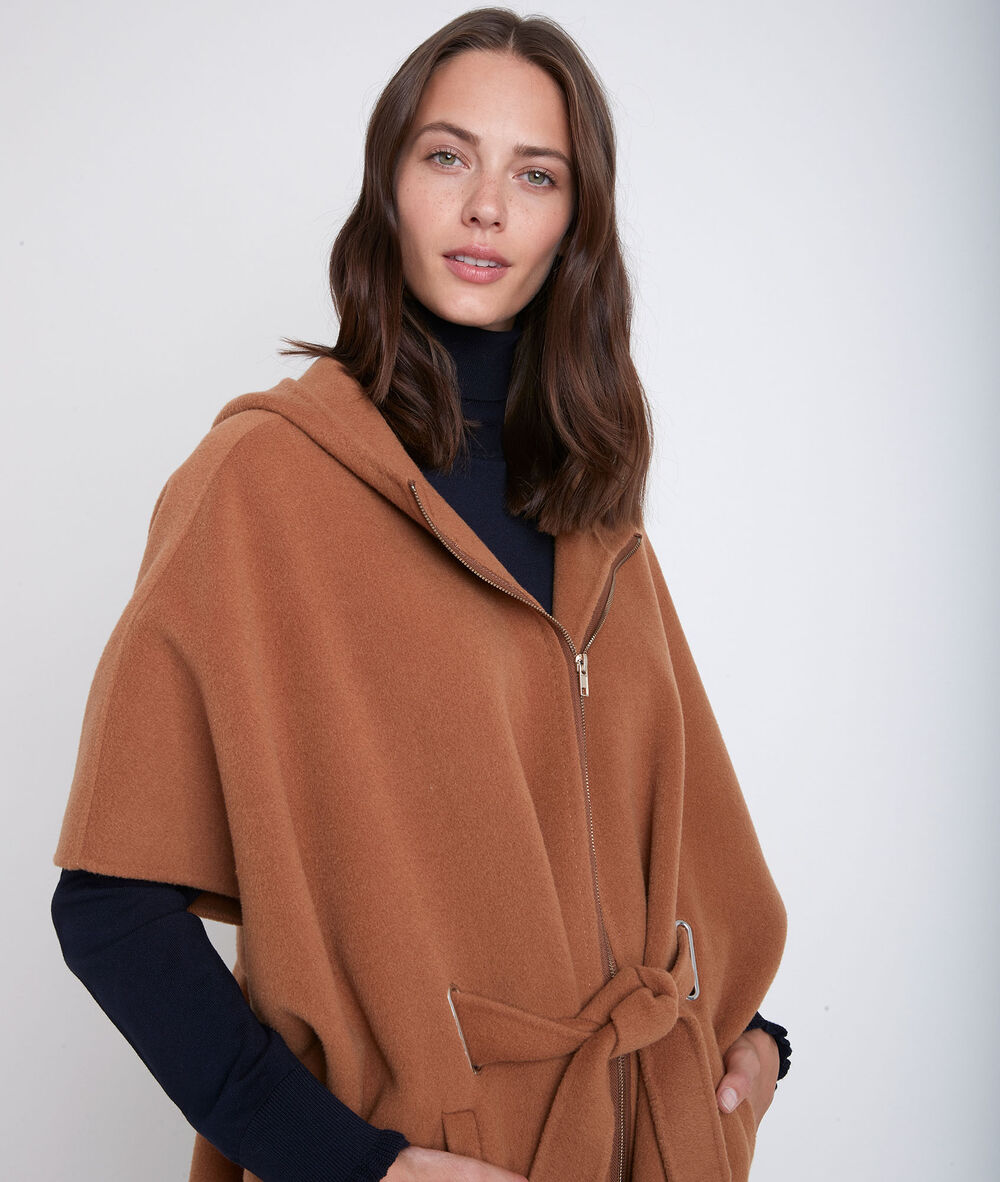 Oyune wool cape with fringe camel clair.