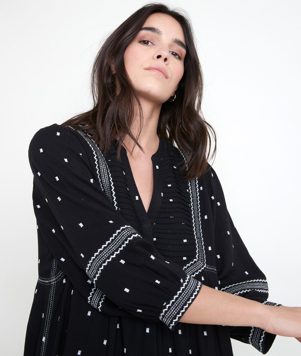 Larie embroidered black dress noir.