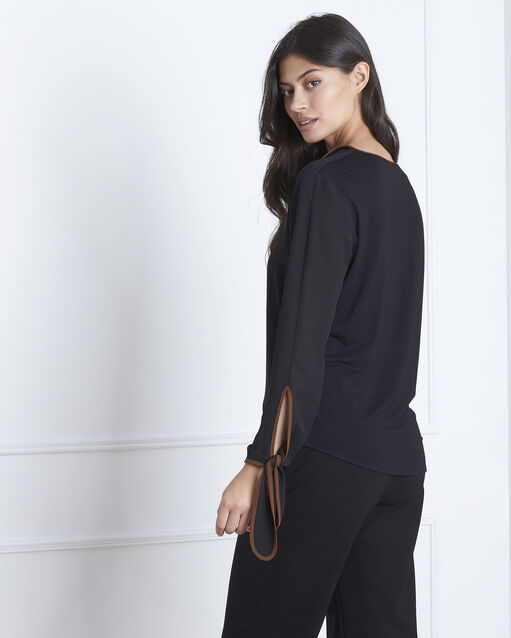 Victoire black blouse with contrasting bias black.