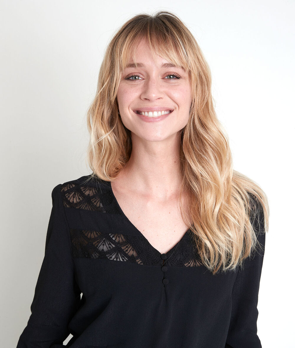 Will black lace dual-fabric top noir.