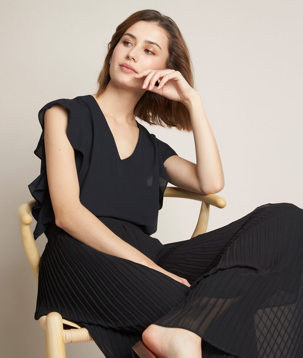 Elfie black ruffled top black.