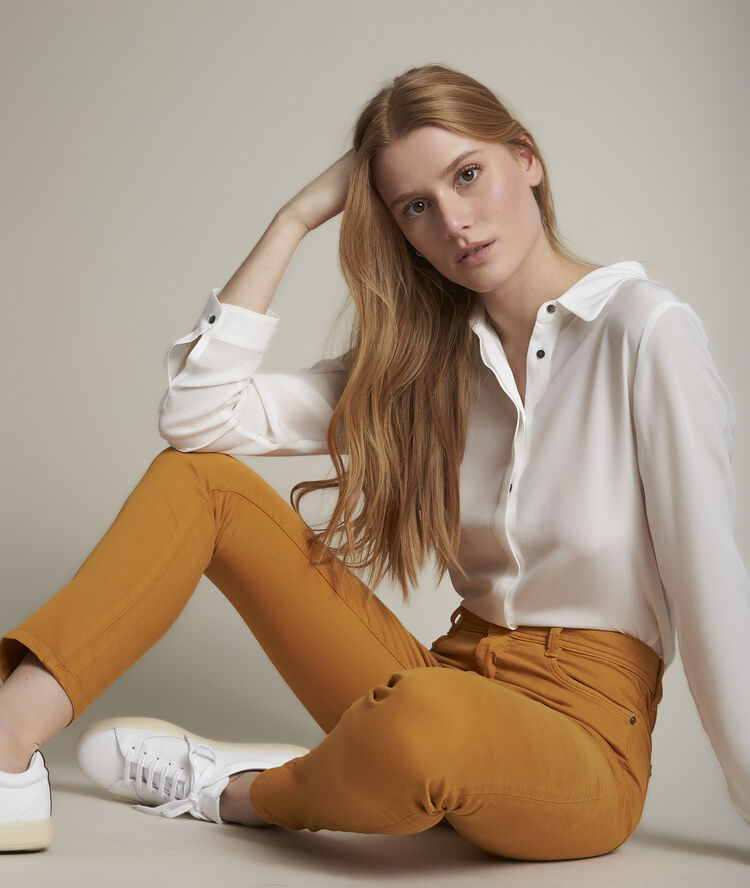 The iconic sultan trousers: yellow slim-fit cotton satin jeans honey.
