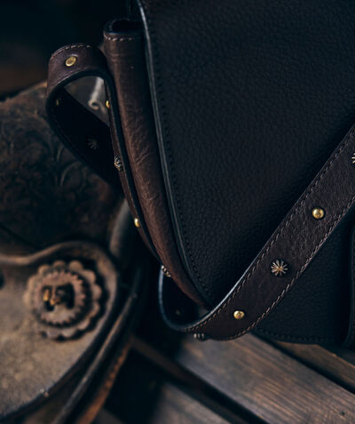 Lady brown leather messenger bag PhotoZ | 1-2-3