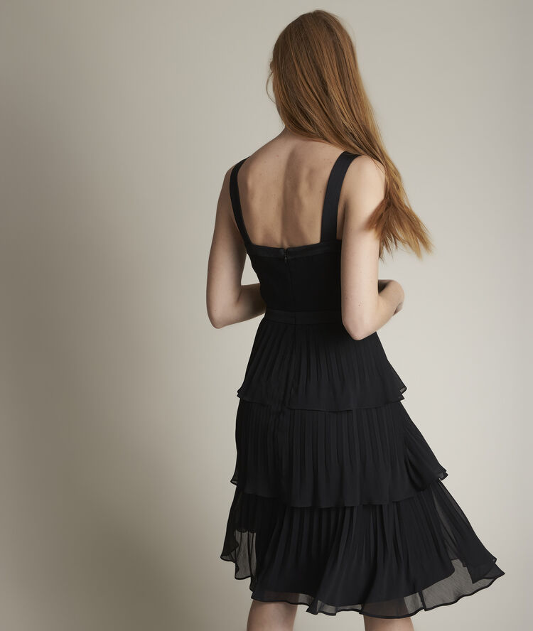 Orelie flouncy dress black.