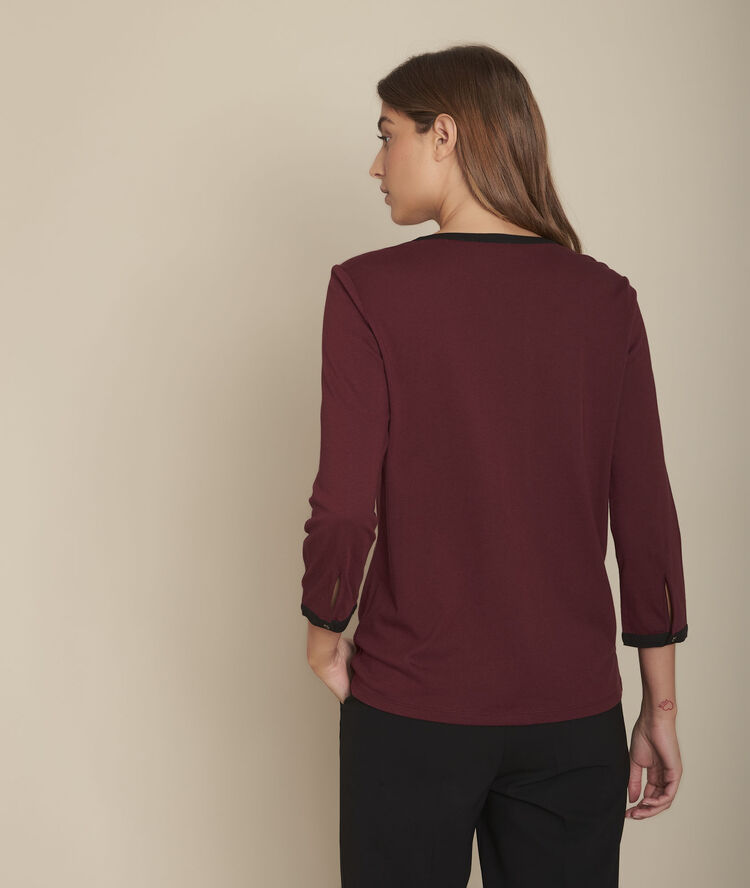 Claire t-shirt with lace neckline dark red.