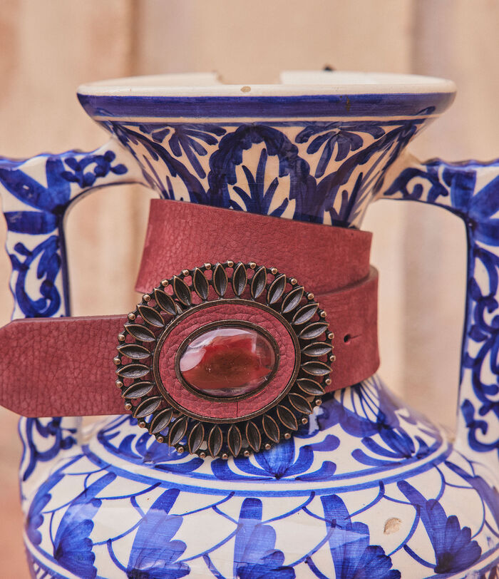 Pink leather belt with a jewel-studded buckle PhotoZ | 1-2-3
