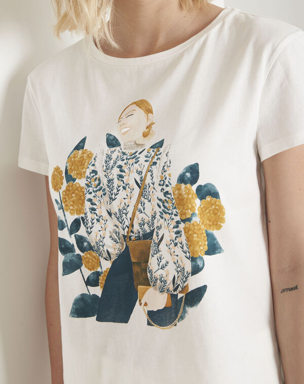 Petunia ecru printed t-shirt ecru.