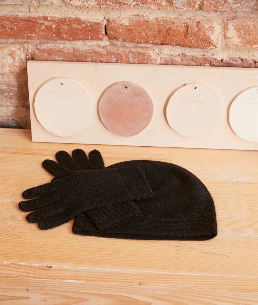 Urbain black cashmere beanie | 1-2-3 Urbain black cashmere beanie PhotoZ | 1-2-3