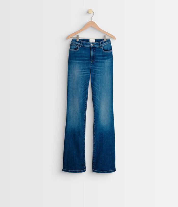 PAMELA flared used-look stonewashed organic cotton jeans PhotoZ | 1-2-3
