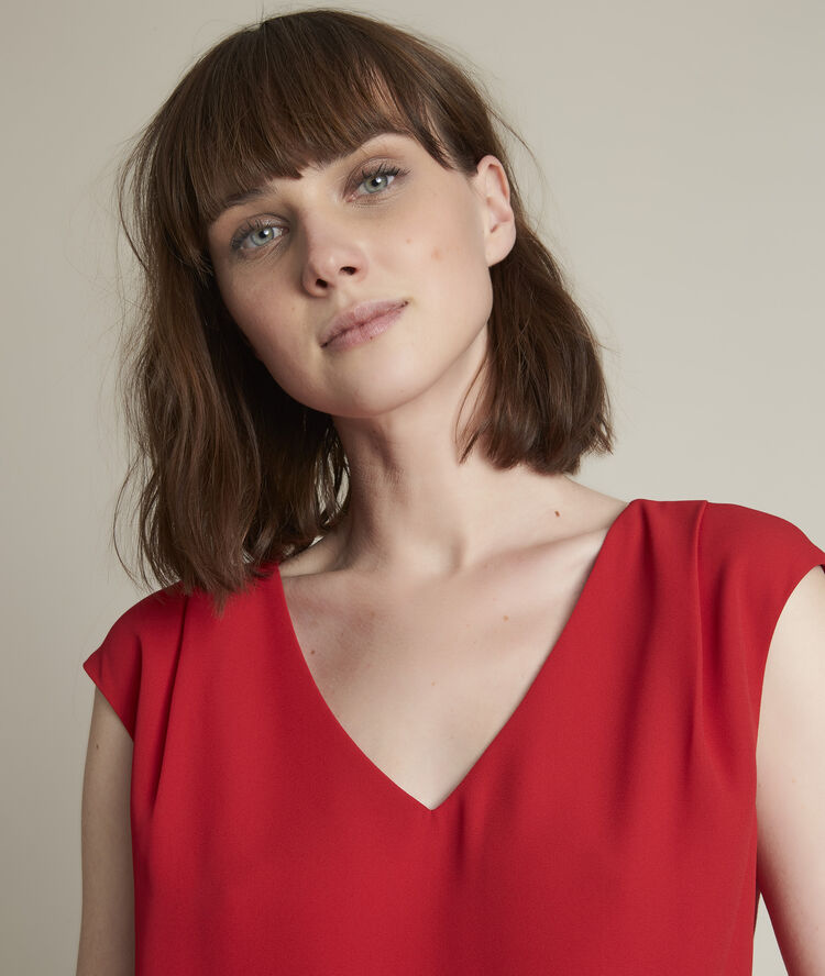 Neptune red two-fabric top red.