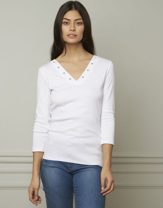 Basic white T-shirt with V-neck eyelet neckline | 1-2-3 Basic white T-shirt with V-neck eyelet neckline PhotoZ | 1-2-3