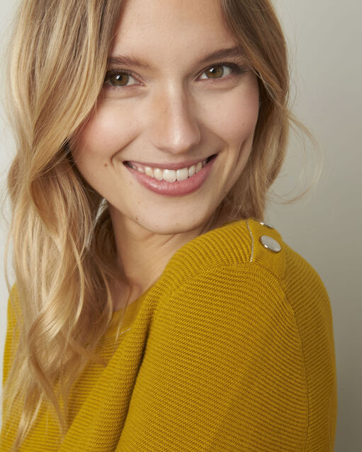 Avocado yellow pullover with buttons and lurex details aniseed.