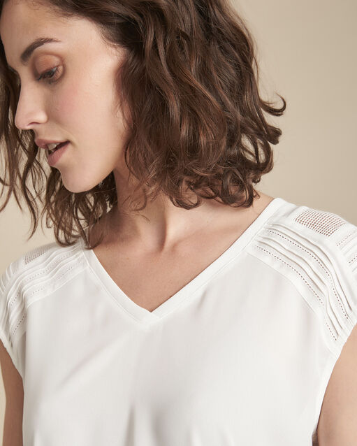 Maelia ecru lace dual-fabric top (1) - Maison 123