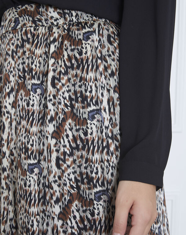 Safary long black print skirt black.