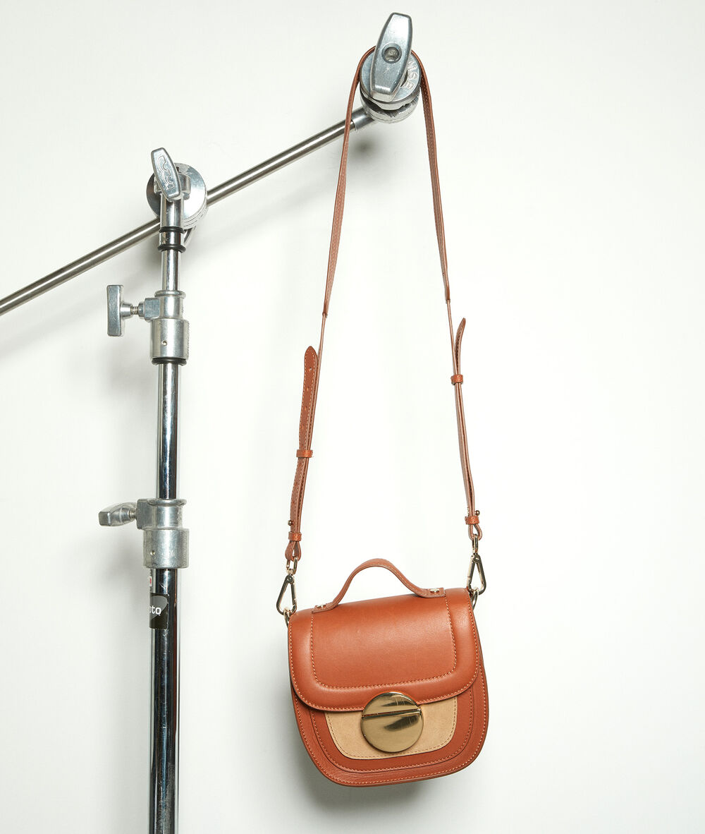 The num&eacute;ro 8 camel-coloured &mdash; iconic bag camel.