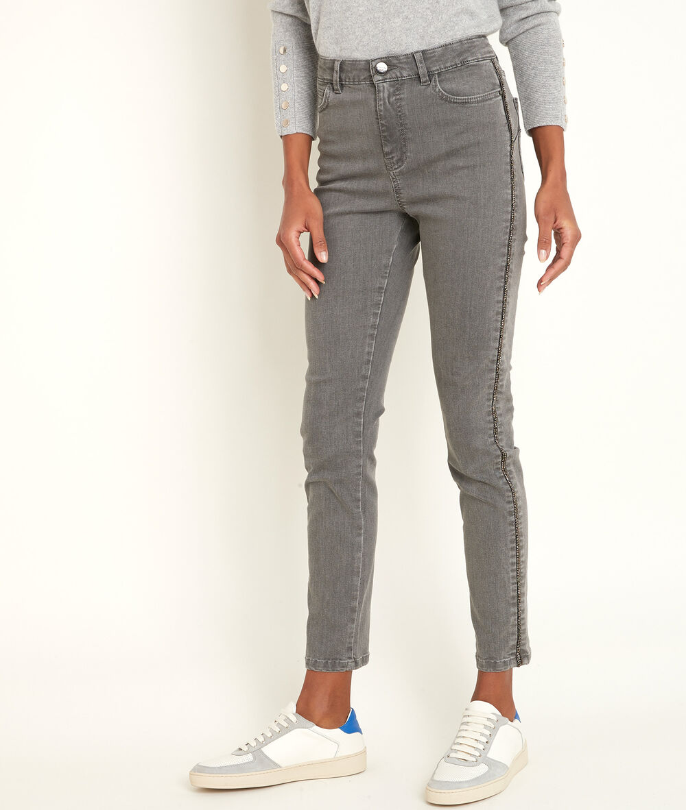 Perla, the iconic slim-fit jewel jeans noir.