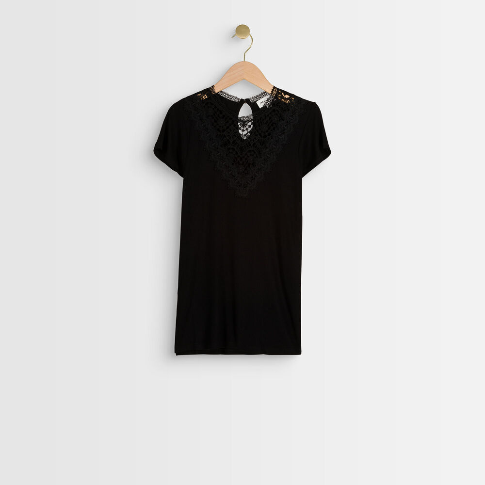 Romance lace t-shirt black.